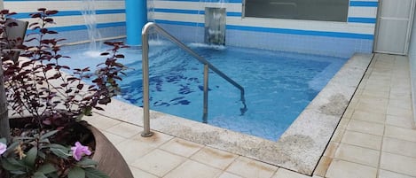 Piscina coperta, 3 piscine all'aperto