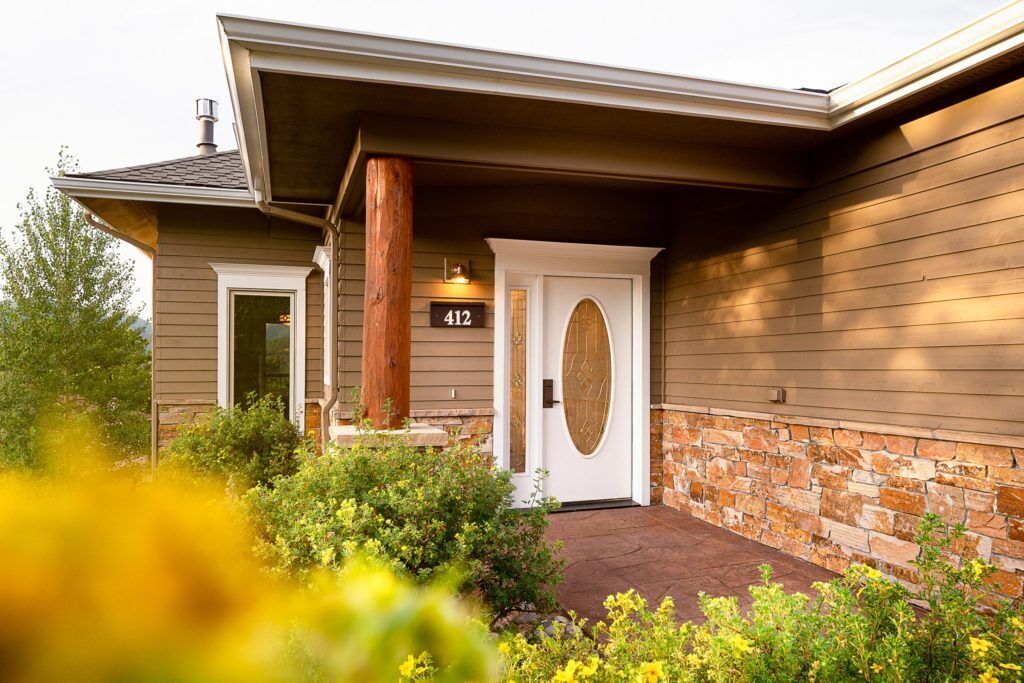 Private, beautifully decorated mountain home!