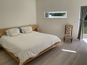 3 habitaciones, tabla de planchar con plancha, wifi y ropa de cama 