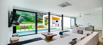 Luxury, Free Breakfast, Free Transfer, Pool, BBQ
