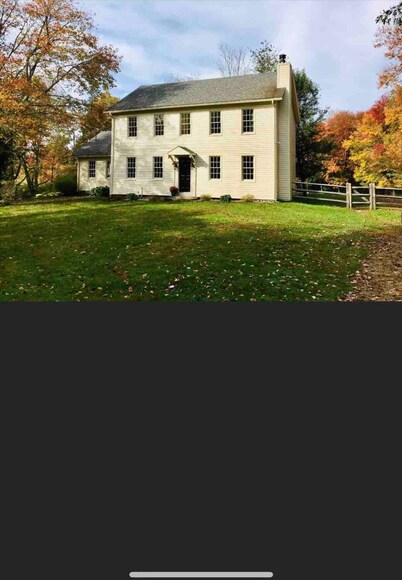 Quaint horse farm for a nice escape!