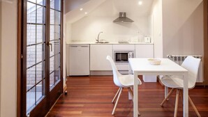 Studio | Private kitchen | Mini-fridge, microwave, stovetop, electric kettle