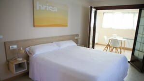 Economy Studio | Down comforters, soundproofing, WiFi (free), bed sheets