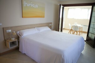 Economy Studio | Down comforters, soundproofing, free WiFi, bed sheets