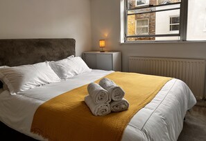 Apartment | 2 bedrooms, desk, iron/ironing board, free WiFi