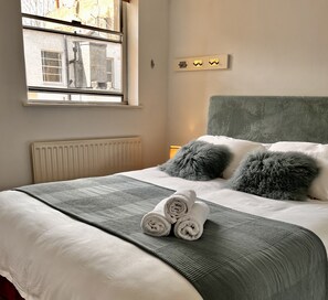 Apartment | 2 bedrooms, desk, iron/ironing board, free WiFi - Hyde Park London,family Home 2-bed 2 Bath Apartment (London)