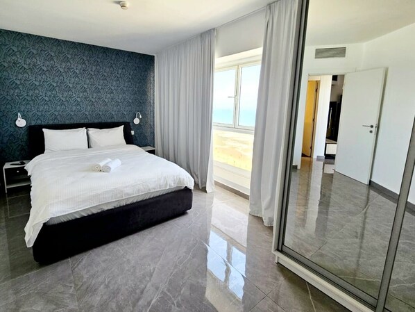 1 chambre, fer et planche à repasser, draps fournis