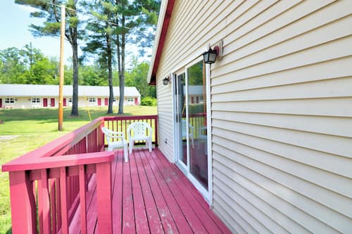 Standard Cabin, 1 Queen Bed, Non Smoking, Kitchenette | Terrace/patio