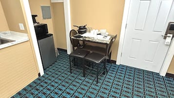 Cabaña estándar, 1 cama de matrimonio, no fumadores, cocina básica | Servicio de comidas en la habitación