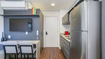 Comfort Apartment | Private kitchen | Cookware/dishes/utensils