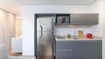 Comfort appartement | Privékeuken | Kookgerei, borden en bestek