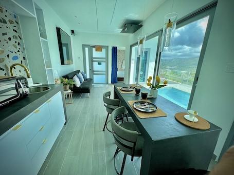Intérieur. Luxury Tiny home with pool & amazing view