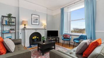 Smart TV, fireplace, DVD player