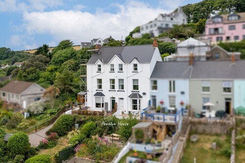 Penalun House - Beautiful Sea Views