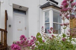 Exterior detail - Penalun House - Beautiful Sea Views (Penally)