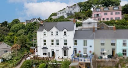 Penalun House - Beautiful Sea Views
