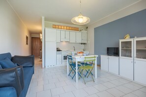 TV - Interno 2 - One Bedroom Apartment, Sleeps 3 (Iseo)