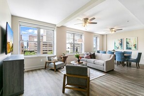 TV - Spacious Condo in California Building (New Orleans)