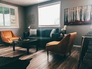 Living area - The Beautiful Pioneer Lodge 16 (Red River)