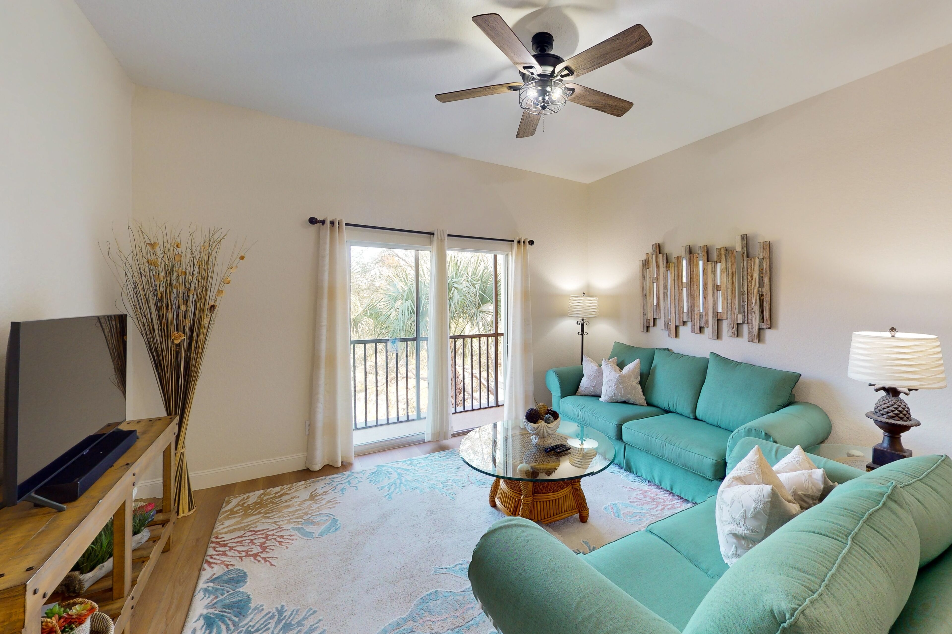 3rd floor condo w/ sauna, tennis/basketball courts, near theme parks, pools