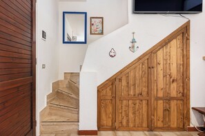 Interior - Rustico D'aMare - Two Bedroom House, Sleeps 5 (Quartu Santa Elena)