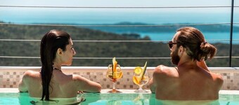 Surround yourself by stunning beauty & experience an extraordinary holiday 