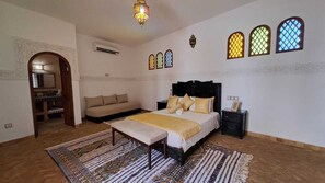 4 Schlafzimmer, Schreibtisch, Bügeleisen/Bügelbrett, WLAN