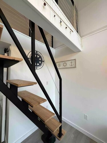 Tiny 5 (Private hot tub)