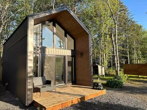 Exterior - Tiny 5 (Private hot tub) (Meteghan River)