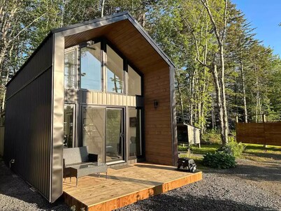 Tiny 5 (Private hot tub)