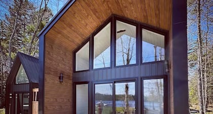 Tiny 5 (Private hot tub)