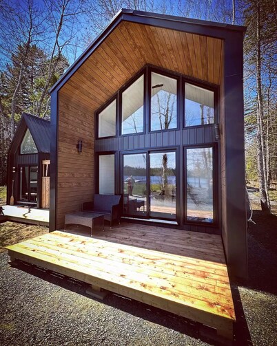 Tiny 5 (Private hot tub)