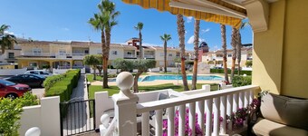 Super townhouse close to shopping, restaurants, cafes, golf course and beach😉