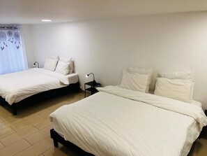 2 habitaciones, tabla de planchar con plancha, internet y ropa de cama 