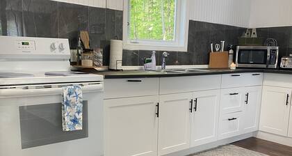 The Northern Pearl - A Lakefront Cottage on Lake Bernard in Sundridge, Ontario