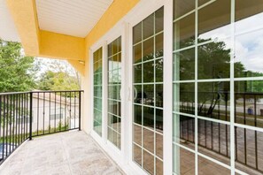 Exterior detail - 2 houses 5bed 4bath heated pool prime location (Valrico)
