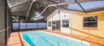 2 houses 5bed 4bath heated pool prime location