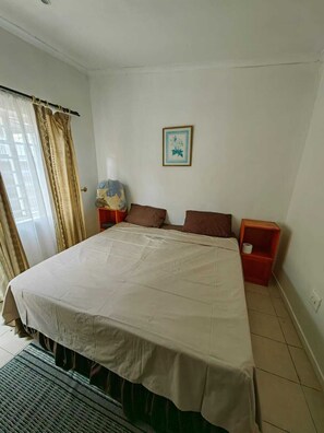 9 bedrooms, iron/ironing board, WiFi, bed sheets - Clean,Comfortable & Centrally located Guesthouse (Pietermaritzburg)