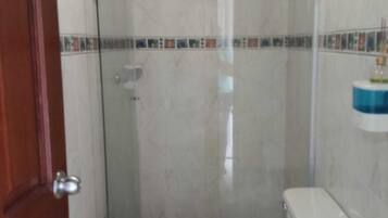 Shower, bidet, towels