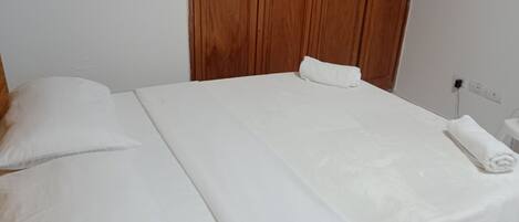 1 Schlafzimmer, Bügeleisen/Bügelbrett, kostenloses WLAN, Bettwäsche
