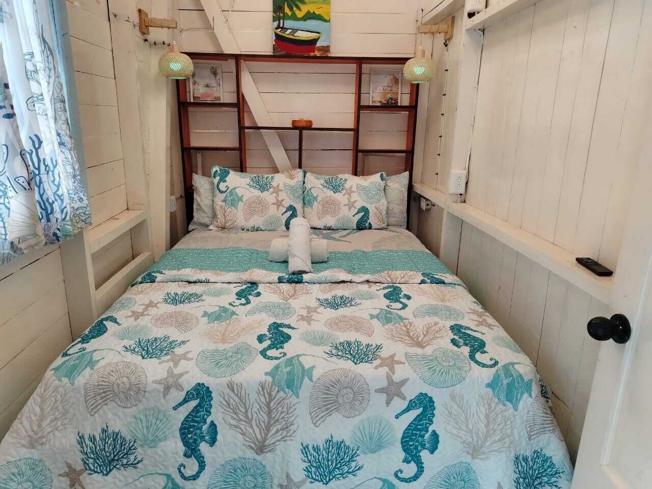 4 bedrooms, bed sheets