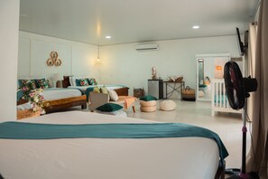 4 bedrooms, iron/ironing board, WiFi, bed sheets