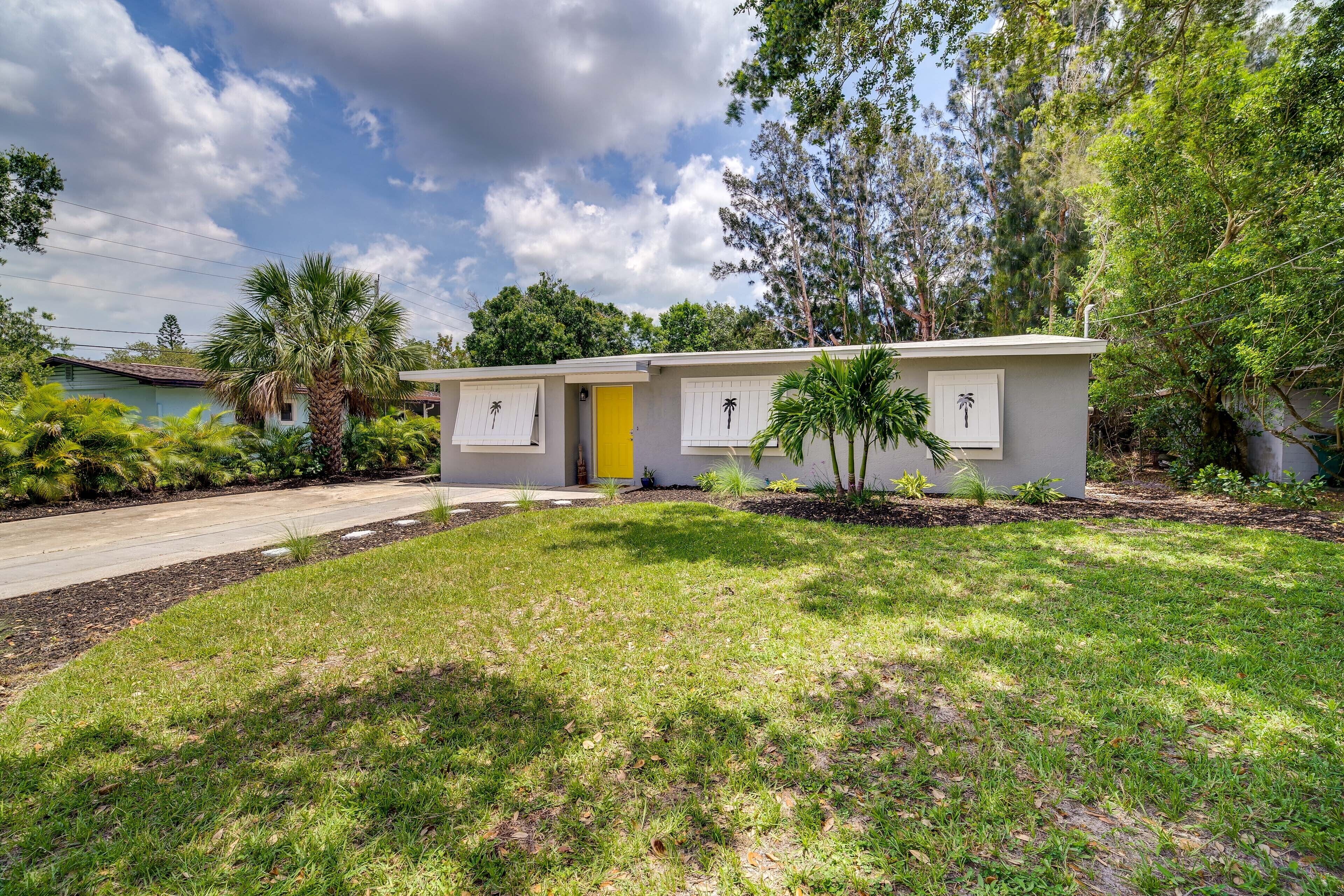 Florida Escape w/ Screened-In Patio, Near Beaches!