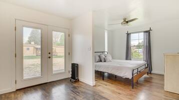 4 Schlafzimmer, Schreibtisch, Bügeleisen/Bügelbrett, Internetzugang