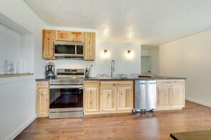 Dishwasher, cookware/dishes/utensils - Rural Mountain-View Home Near Hiking + Off-Roading (Tabiona)