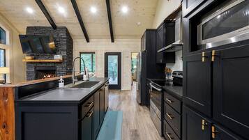 Coffee/tea maker, fridge, microwave, oven