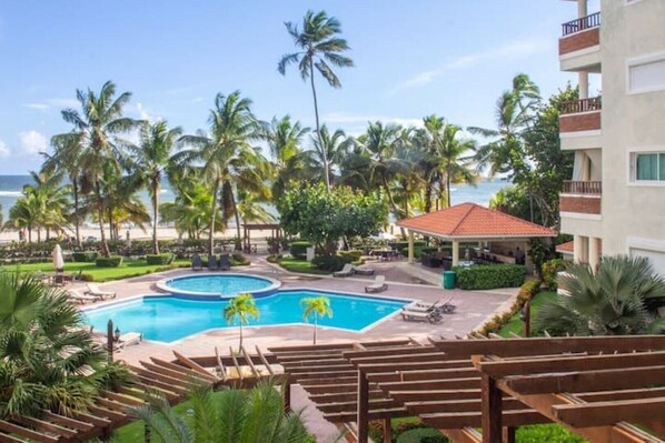 Pool - Estilo Oceánico, Vista al Mar, Acceso a Playa (Playa Juan Dolio)