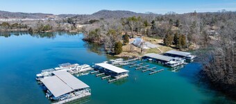 Scenic Lake Retreat - Open Layout - Pontoon Rentals - BBQ Grill