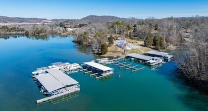 Scenic Lake Retreat - Open Layout - Pontoon Rentals - BBQ Grill
