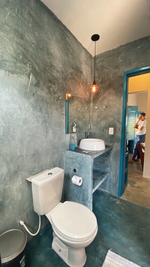 Superior Bungalow | Bathroom | Shower, towels - Pousada Vila lua Bela (Pitimbu)